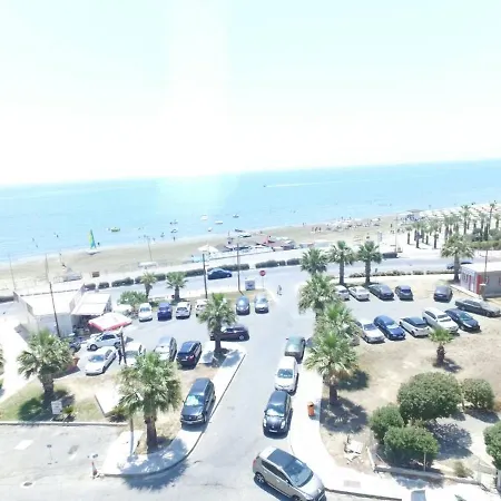 아파트 Zorbas Sea View No 5 라르나카